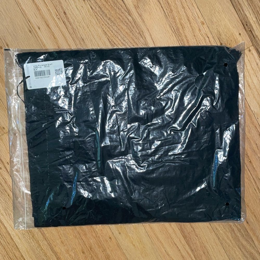 NWT LULULEMON LONG RECTANGLE SCARF BLACK BRAND NEW ALL TAGS PERFECT